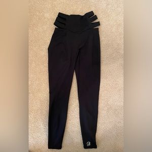 Bombshell Side Cut Leggings - M